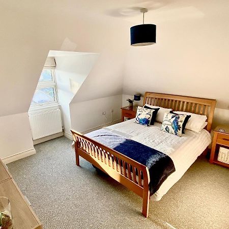 Swanage Holiday Penthouse Apartment, Moments From Beach And Town, On Site Parking, Fast Wifi, Sleeps Up To 6, Rated Exceptional Екстериор снимка