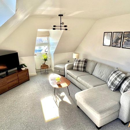 Swanage Holiday Penthouse Apartment, Moments From Beach And Town, On Site Parking, Fast Wifi, Sleeps Up To 6, Rated Exceptional Екстериор снимка