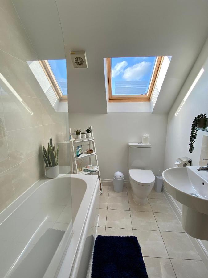 Swanage Holiday Penthouse Apartment, Moments From Beach And Town, On Site Parking, Fast Wifi, Sleeps Up To 6, Rated Exceptional Екстериор снимка
