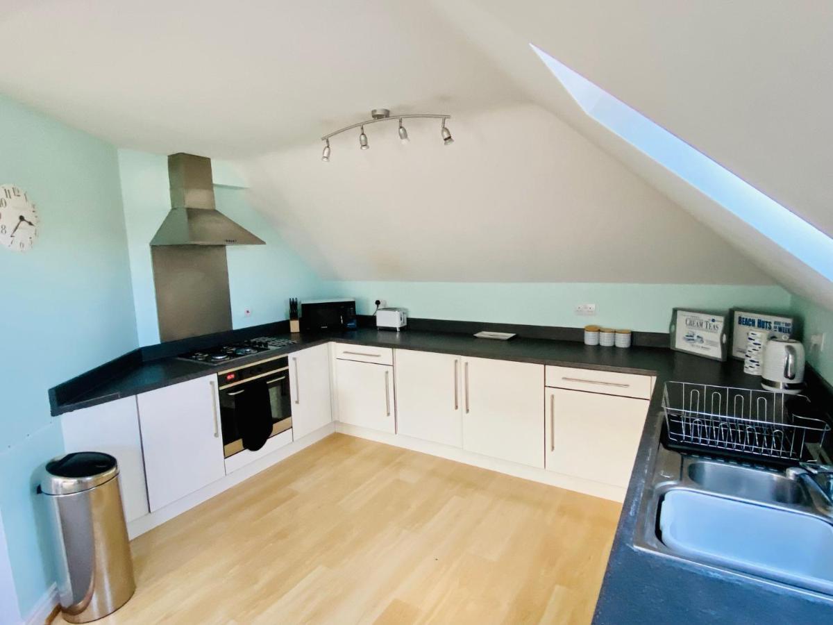 Swanage Holiday Penthouse Apartment, Moments From Beach And Town, On Site Parking, Fast Wifi, Sleeps Up To 6, Rated Exceptional Екстериор снимка