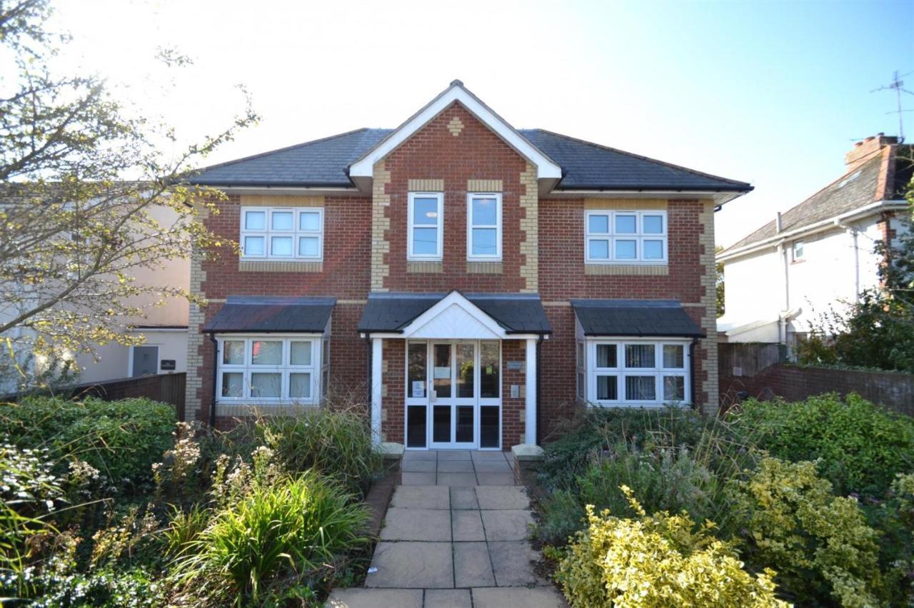 Swanage Holiday Penthouse Apartment, Moments From Beach And Town, On Site Parking, Fast Wifi, Sleeps Up To 6, Rated Exceptional Екстериор снимка